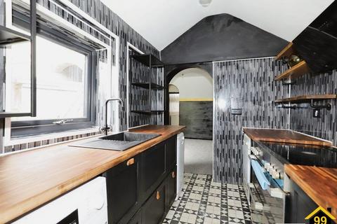 3 bedroom semi-detached house to rent, Beckett Street, BILSTON, West Midlands, WV14