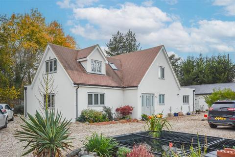 *SIGNATURE HOME* Ashwells Road, Pilgrims Hatch, Brentwood