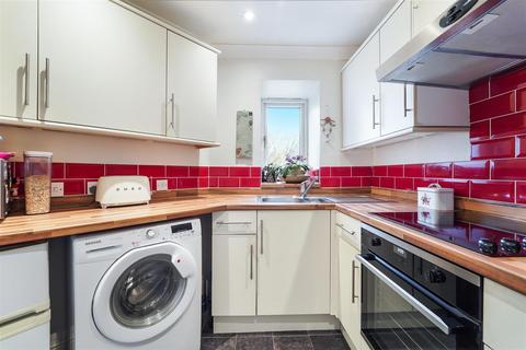 2 bedroom flat for sale, Epsom Road, Epsom