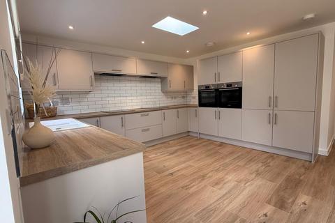 6 bedroom semi-detached house to rent, Ranworth Road, Norwich NR5