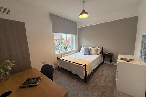 6 bedroom semi-detached house to rent, Ranworth Road, Norwich NR5