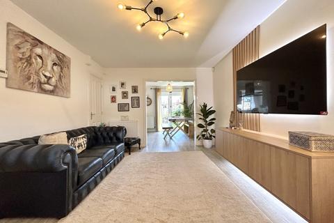 4 bedroom detached house to rent, Pontefract Avenue, Kingsmead
