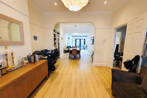 3 bedroom semi-detached house for sale, WARWICK AVENUE