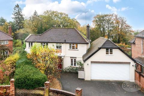4 bedroom detached house for sale, Woodbury Avenue, Petersfield, Hampshire, GU32