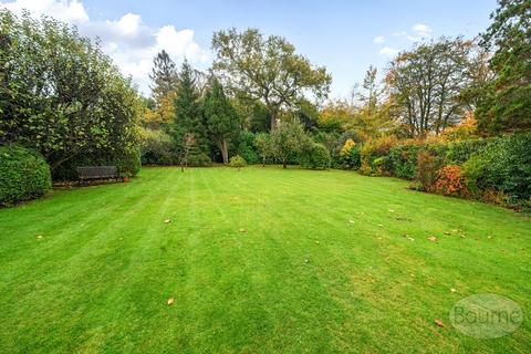 4 bedroom detached house for sale, Woodbury Avenue, Petersfield, Hampshire, GU32