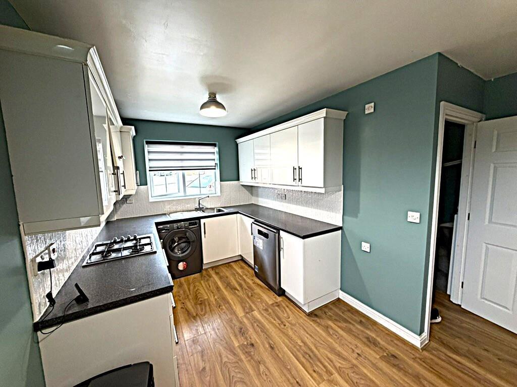 Kitchen 2.jpg