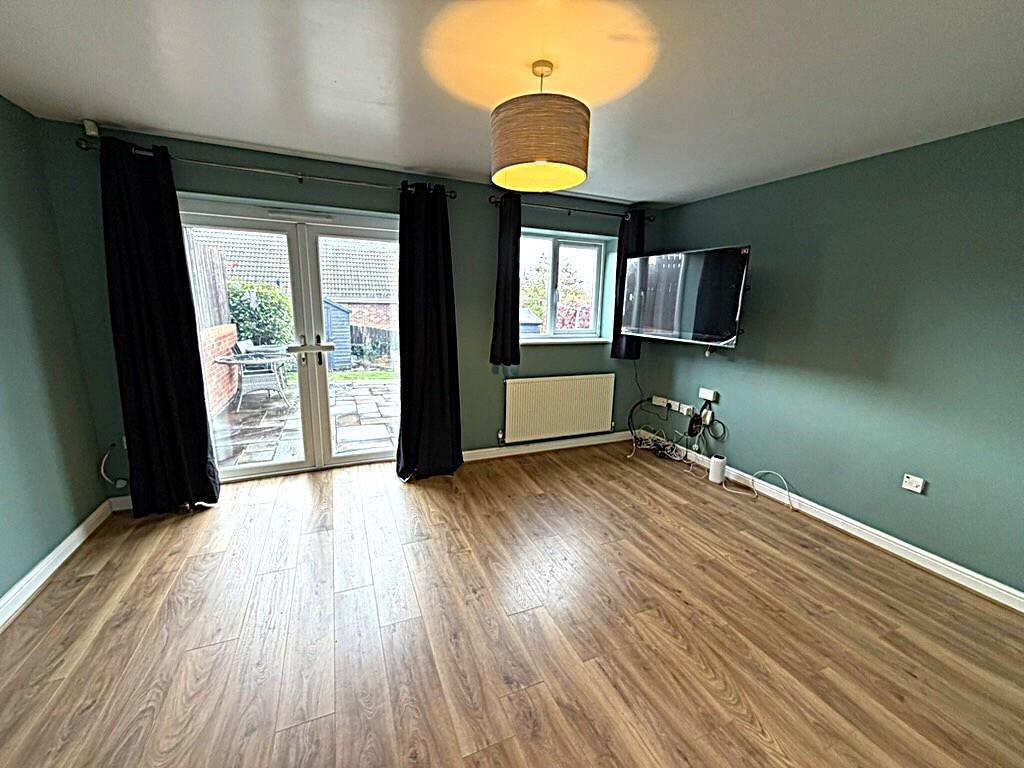 Living room 1.jpg