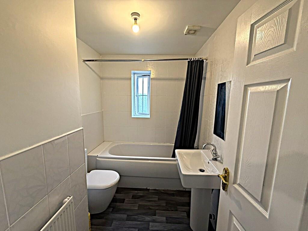 Bathroom 1.jpg