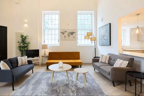 2 bedroom flat for sale, Station Approach, Tadworth, Surrey. KT20