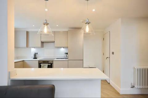 2 bedroom flat for sale, Station Approach, Tadworth, Surrey. KT20
