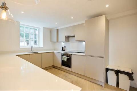 2 bedroom flat for sale, Station Approach, Tadworth, Surrey. KT20