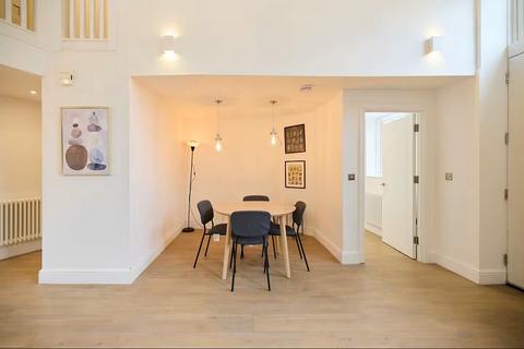 2 bedroom flat for sale, Station Approach, Tadworth, Surrey. KT20