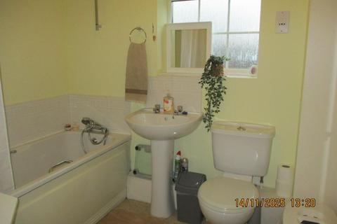 3 bedroom townhouse to rent, Darling Close, Swindon