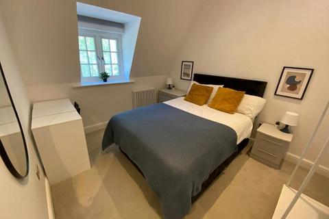 1 bedroom flat for sale, Station Approach, Tadworth, Surrey. KT20