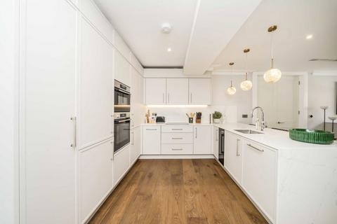 2 bedroom flat to rent, Hays Mews, London W1J