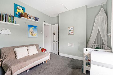 41 Farningham Road, Caterham, CR3 6LL