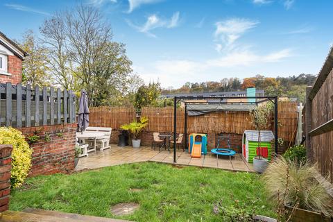 41 Farningham Road, Caterham, CR3 6LL