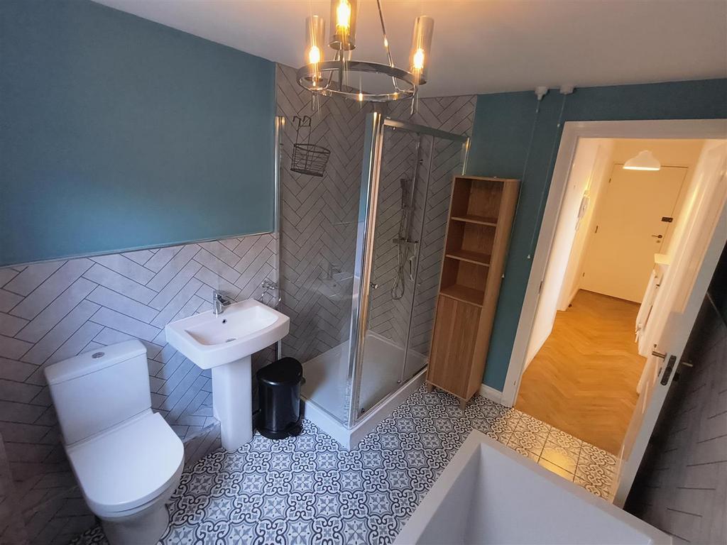 Bathroom 2.jpg