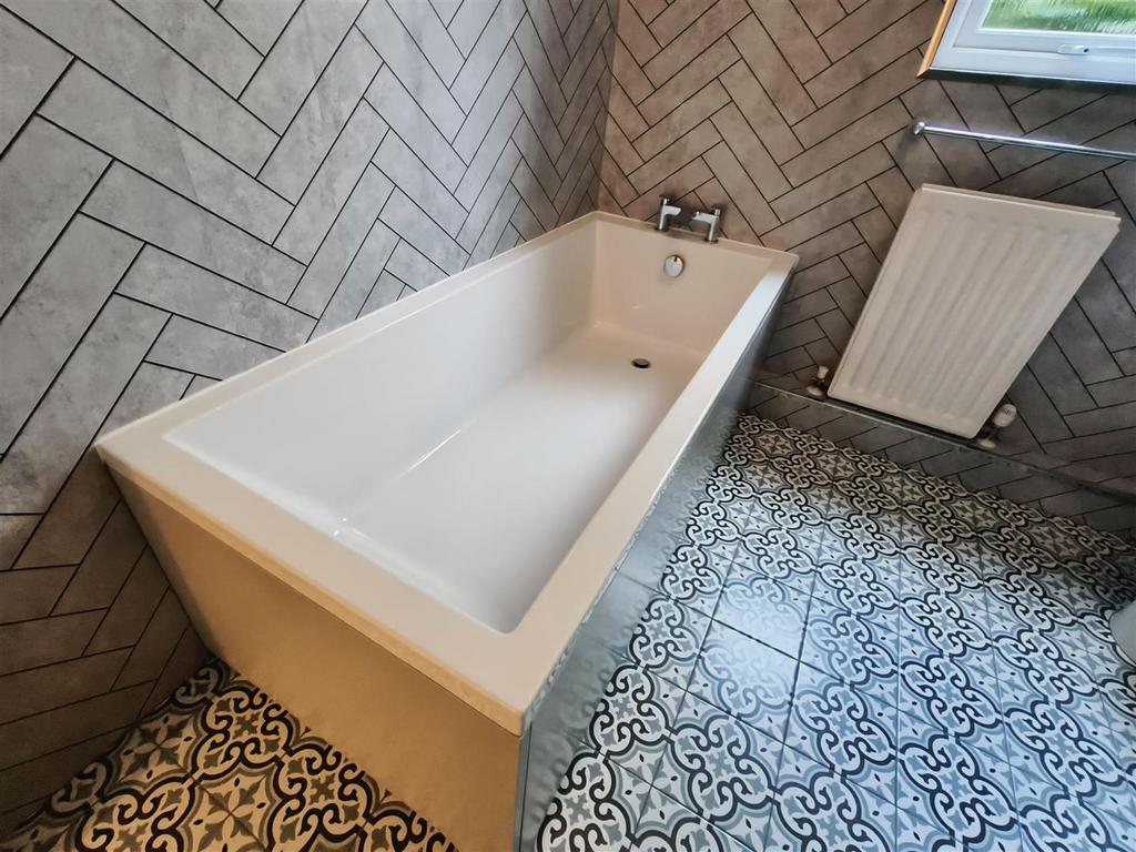 Bathroom 3.jpg