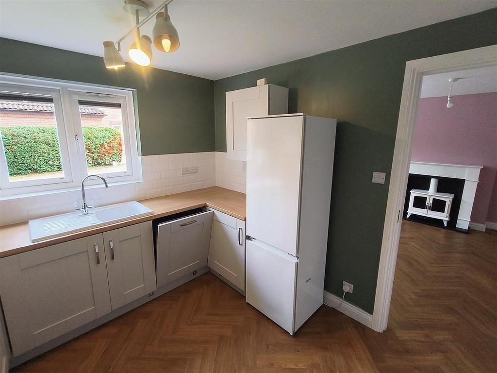 Kitchen 2.jpg