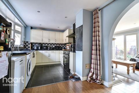 Raybrook Crescent, Swindon