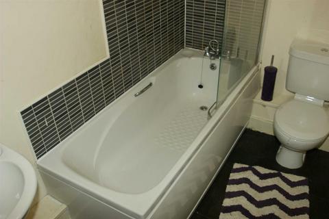 2 bedroom flat to rent, Winker Green Mills, Stanningley Road