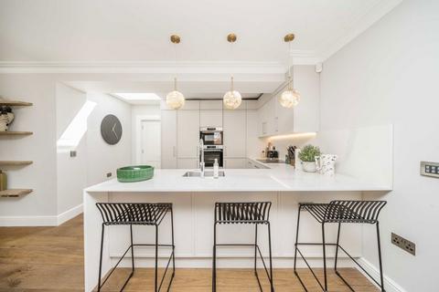 2 bedroom flat to rent, Hays Mews, London W1J