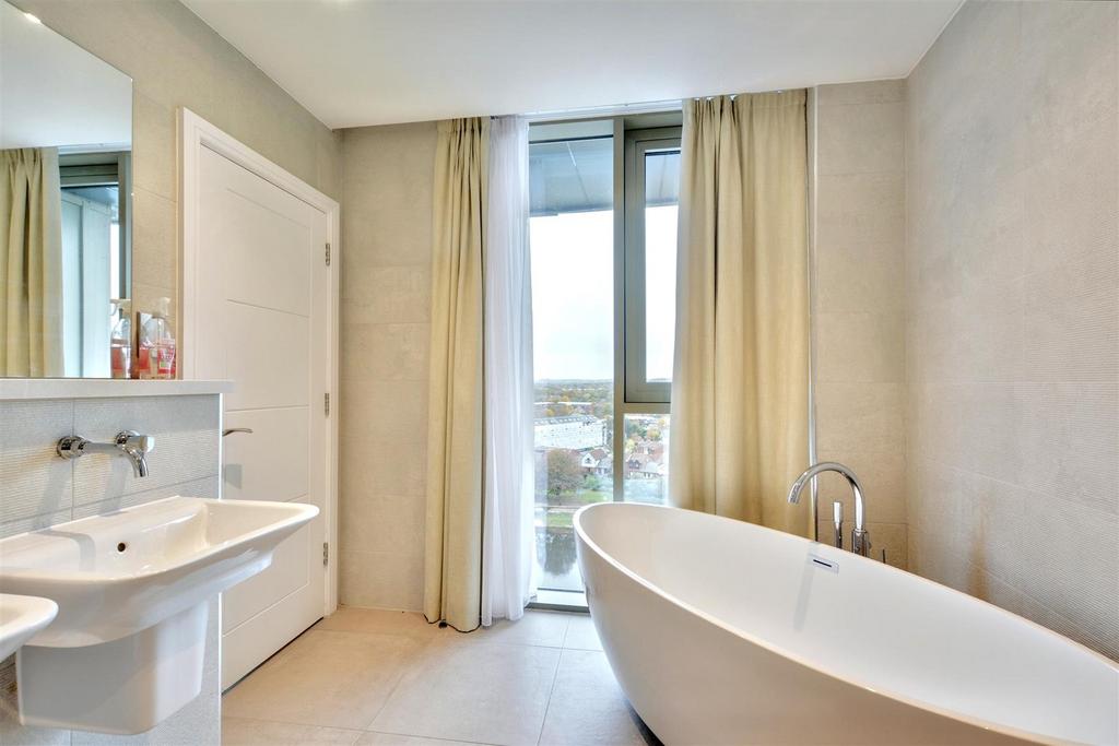 Ensuite 4.jpeg