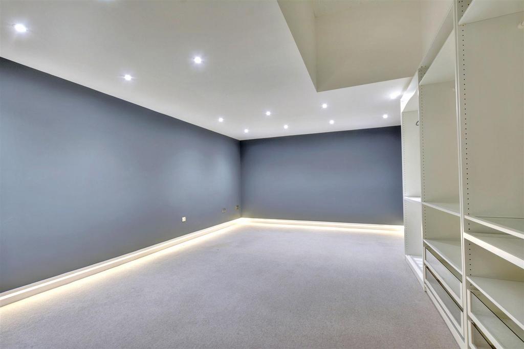 Dressing Room 4.jpeg