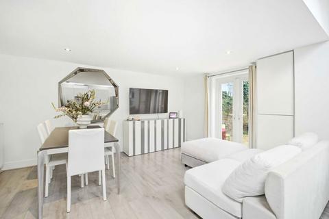 Flat 1, 2 Prairie Street, London, SW8 3PU