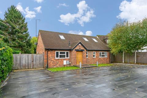 4 bedroom detached house to rent, Bell Lane, Fetcham, KT22