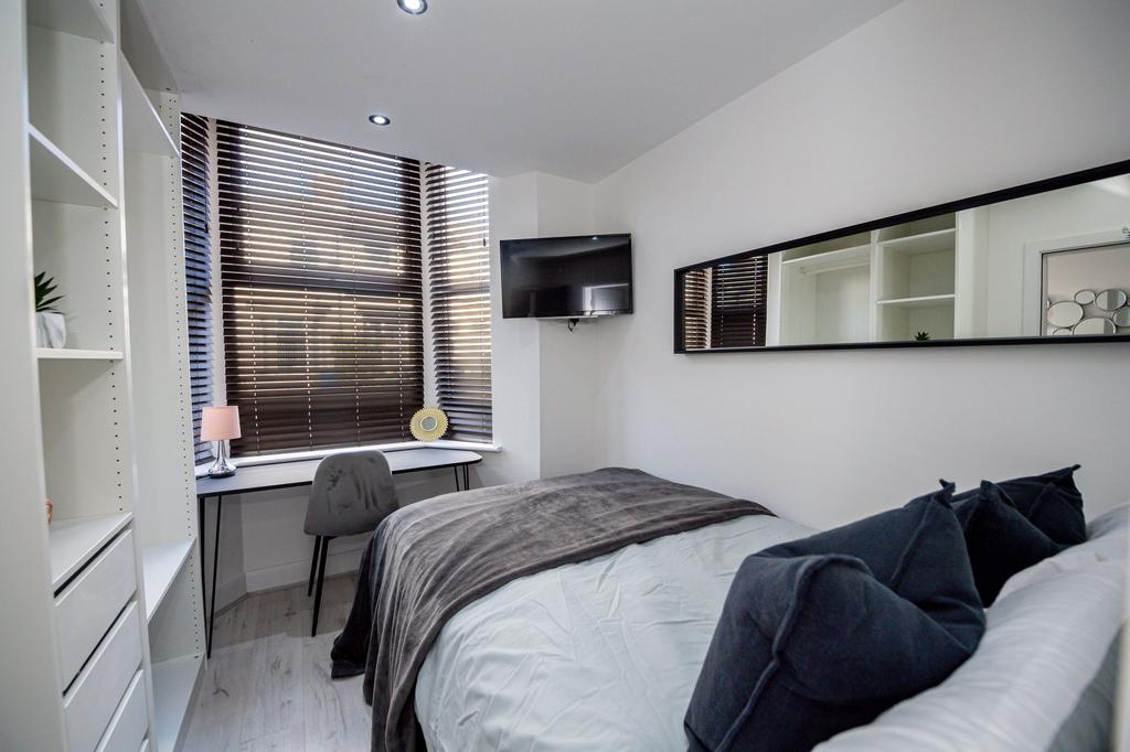 A modern, well-lit double bedroom featuring a c...