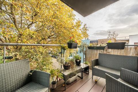 2 bedroom flat for sale, All Saints Road, London W3