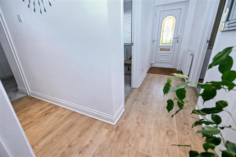 3 bedroom detached bungalow for sale, Gafzelle Drive, Canvey Island SS8