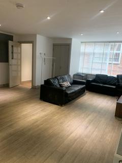 4 bedroom flat to rent, London Road, Hampshire SO15