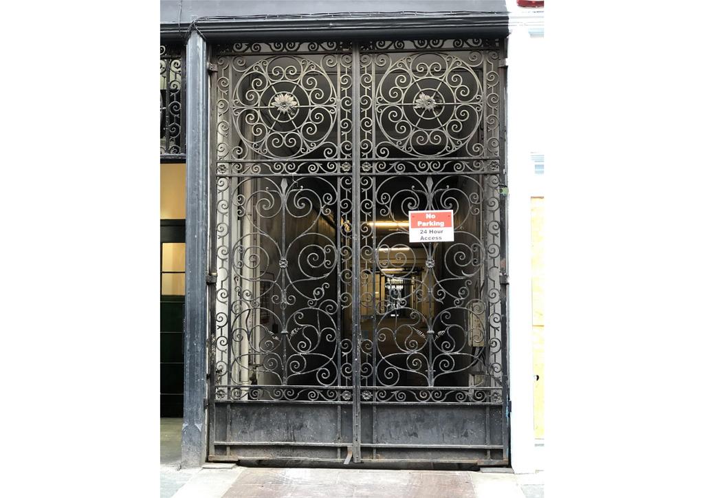 Gate