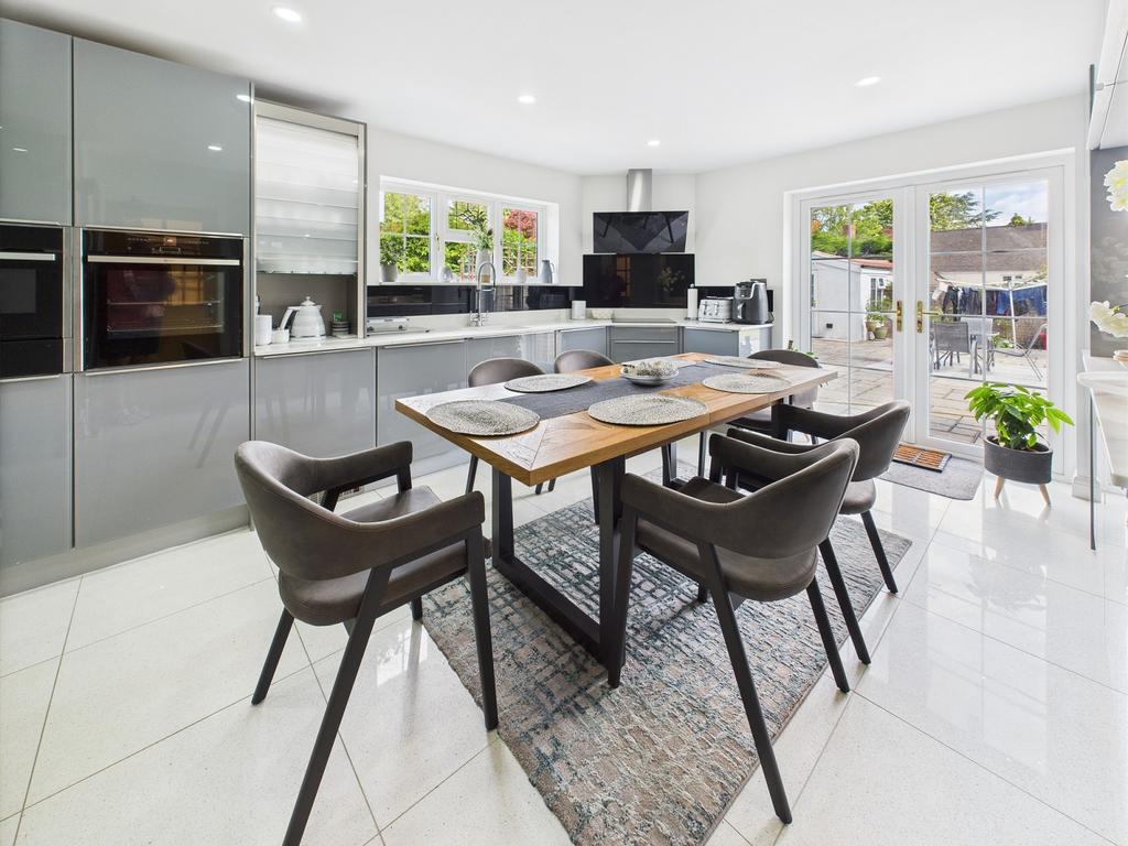 Kitchen/Dining Area