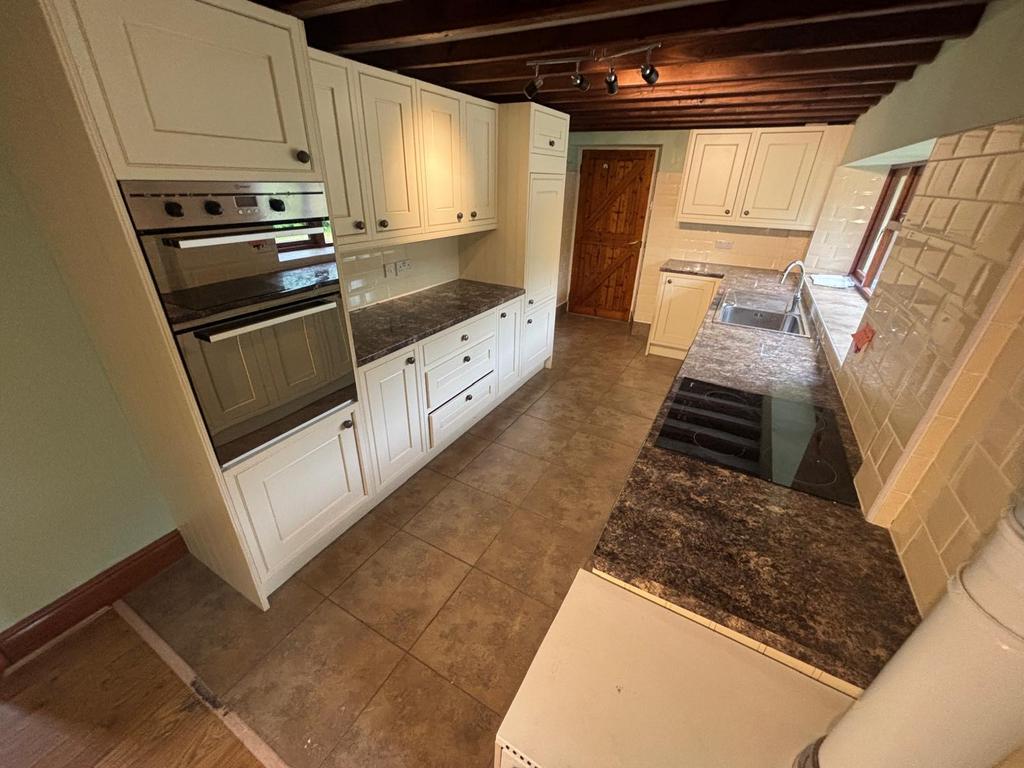 Open Kitchen / Dining Room