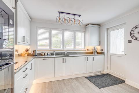 4 bedroom detached house for sale, Hogarth Way, Rochford, SS4