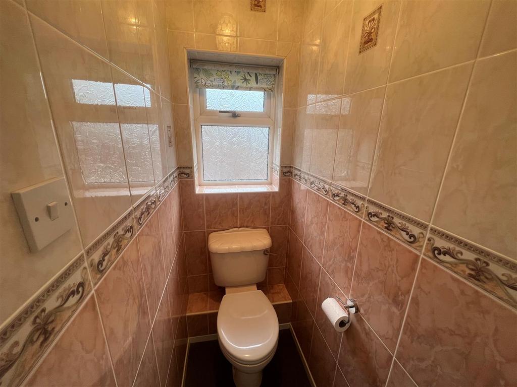 TOILET.jpg