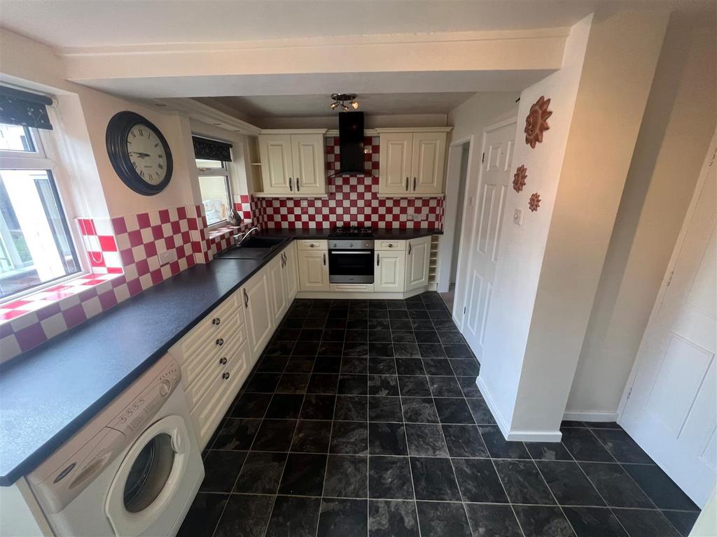 KITCHEN 4.jpg