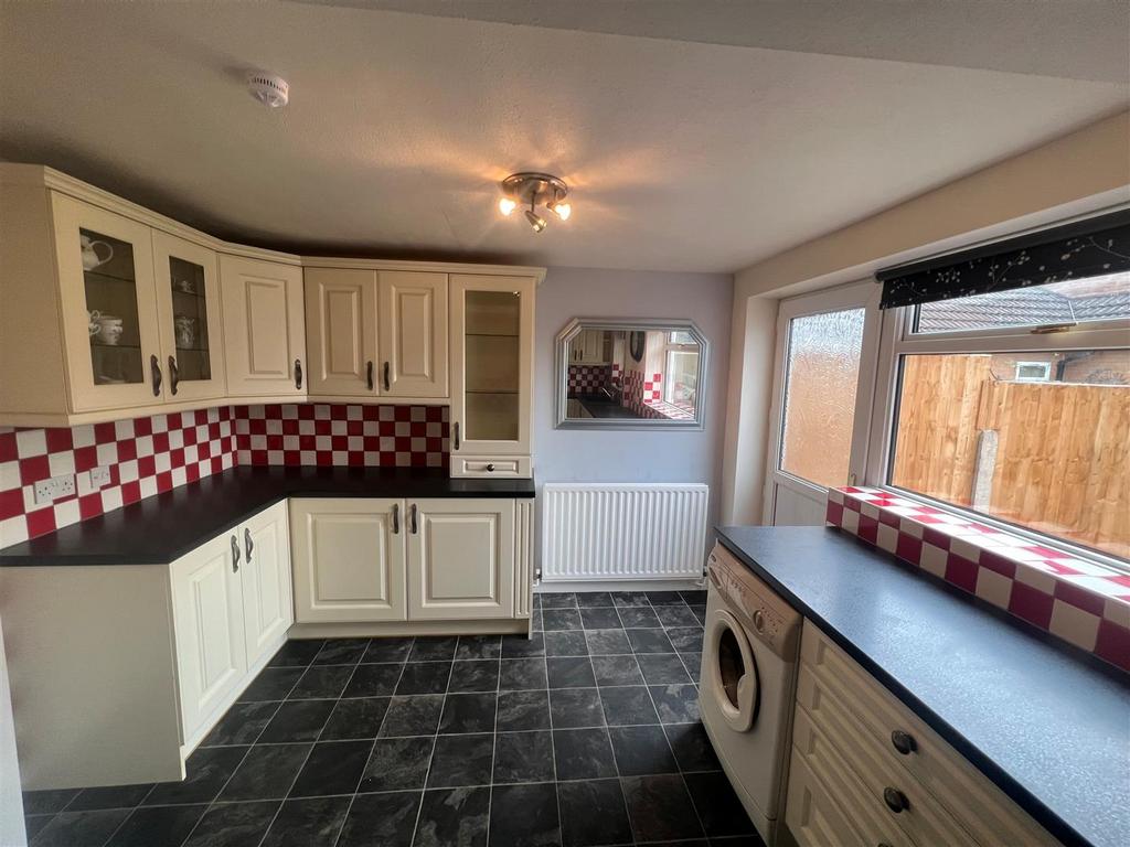Kitchen 2.jpg