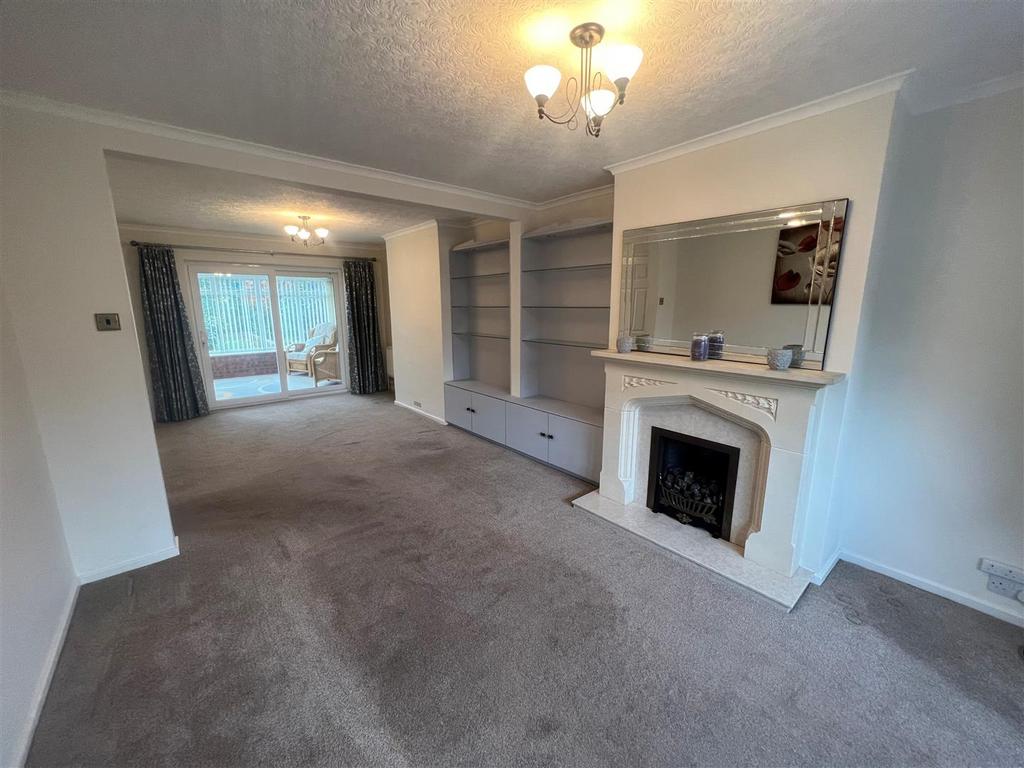 LIVING ROOM AGAIN.jpg
