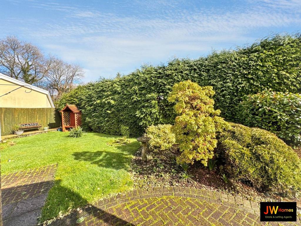 Rear garden 1 (3)