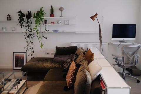 2 bedroom flat for sale, Williamson House, London, SE14