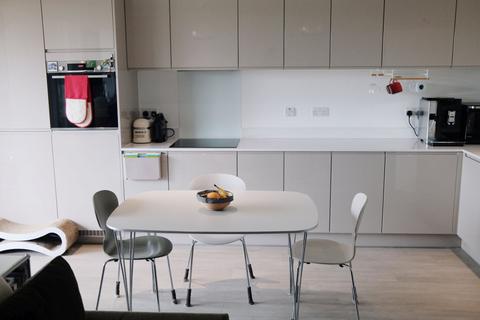 2 bedroom flat for sale, Williamson House, London, SE14
