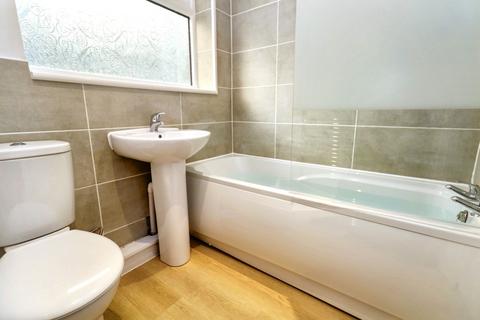 3 bedroom semi-detached house to rent, Hinckley Road, St. Helens, WA11