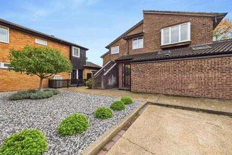1 bedroom maisonette to rent, Morland Close, Hampton