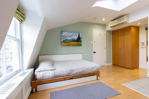 Studio to rent, Gloucester Street, London SW1V