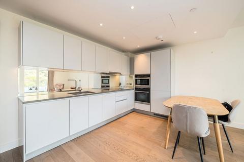 2 bedroom flat to rent, Queenstown Road, London SW11